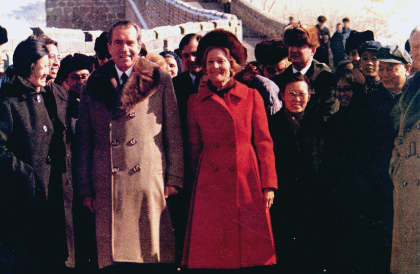  GROUNDBREAKING ENCOUNTER: US president Richard Nixon and first lady Pat visit the Great Wall of China, 1972. (credit: Wikimedia Commons)