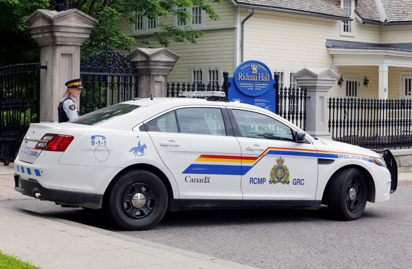  A police officer guards the front gate to Rideau Hall, and the grounds where Canadian Prime Minister Justin Trudeau lives in Ottawa, Ontario, Canada. July 2, 2020. (credit: REUTERS/PATRICK DOYLE)
