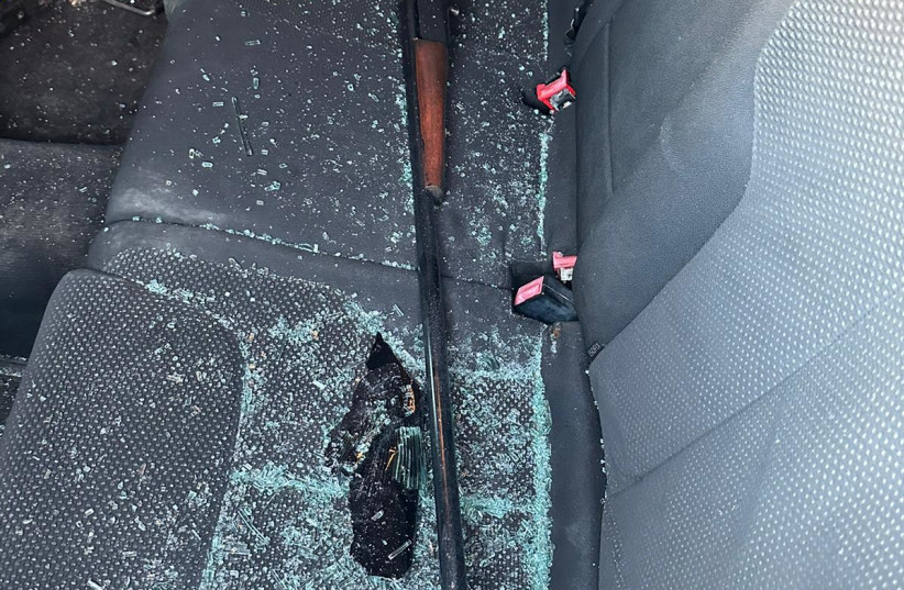  IDF soldiers find hunting rifle during an operation in in the Nur Shams refugee camp near Tulkarm in the northern West Bank early Sunday morning (credit: IDF SPOKESPERSON'S UNIT)