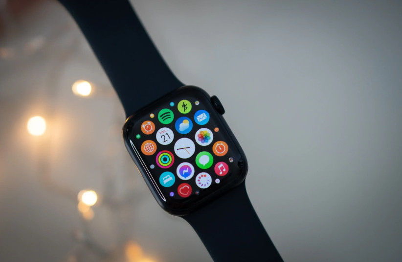  Apple Watch 8 (credit: APPLE)