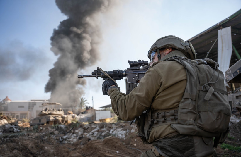 IDF soldiers operate in Gaza's Khan Yunis area on December 21, 2023 (credit: IDF SPOKESPERSON'S UNIT)