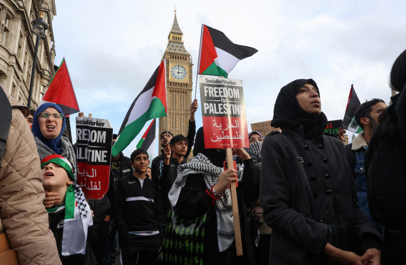 Demonstrators protest in solidarity with Palestinians in Gaza, amid the ongoing conflict between Israel and the Palestinian terrorist group Hamas, in London, Britain, October 28, 2023. (credit: Susannah Ireland/Reuters)