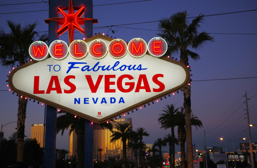  Las Vegas sign. (credit: Wikimedia Commons)