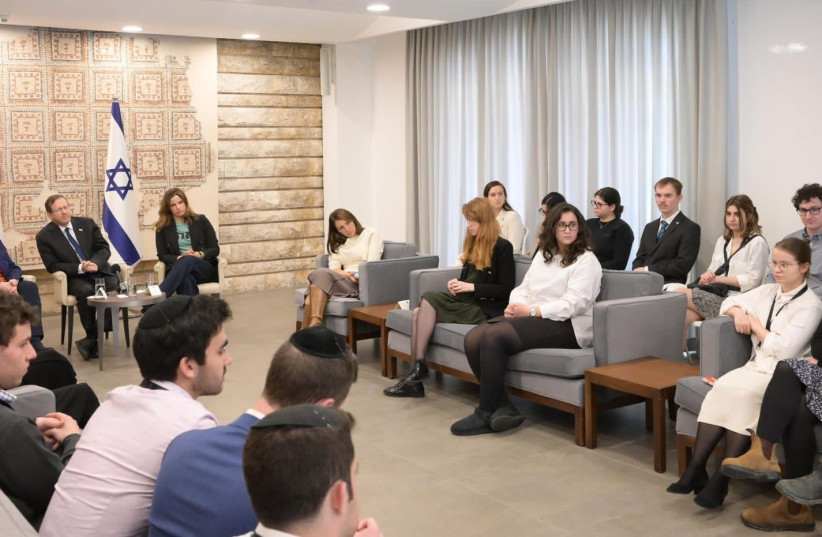   Pro-Israel student leaders meet with Israeli President Isaac Herzog. (credit: OSHY ELLMAN)