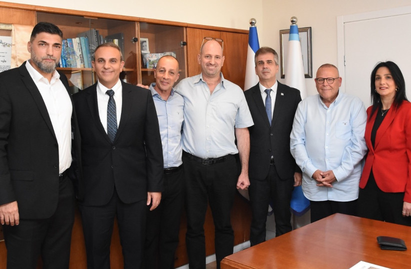   Eli Cohen and the representatives of the Foreign Ministry, Finance Ministry, chairman of the workers' committee and chairman of the Histadrut.  (credit: FINANCE MINISTRY, FOREIGN MINISTRY, HISTADRUT SPOKESPERSON)