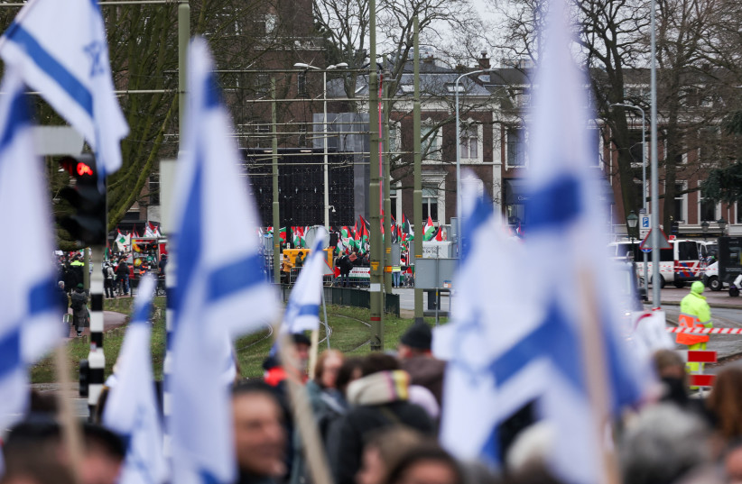  Pro-Israeli and pro-Palestinian protesters gather near the International Court of Justice (ICJ) as judges hear a request for emergency measures by South Africa to order Israel to stop its military actions in Gaza, in The Hague, Netherlands January 12, 2024. (credit: REUTERS/THILO SCHMUELGEN)