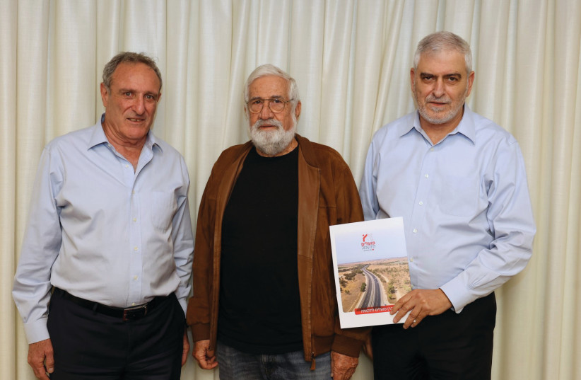 From left: Reuven Krupik, chairman of the board of Bank Hapoalim, Amram Mitzna, head of the committee administering the bank’s southern communities rehabilitation fund, and Dov Kotler, CEO of Bank Hapoalim. (credit: AVIV GOTLIEB, COURTESY OF THE ALIYAH AND INTEGRATION MINISTRY)