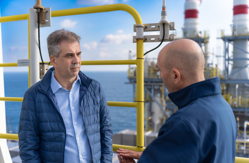  MK Eli Cohen touring gas rig on Thursday. (credit: ENERGY MINISTRY)