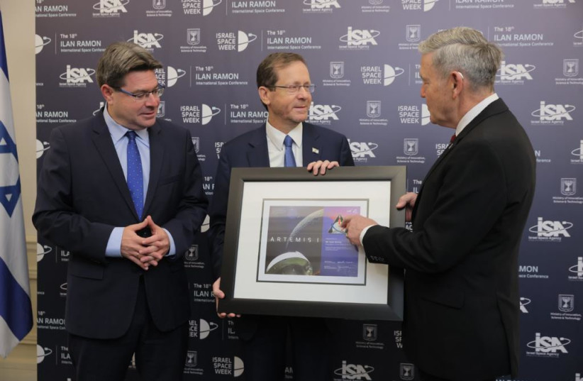  From left: Innovation, Science, and Technology Minister Ofir Akunis, Israeli President Isaac Herzog, and NASA deputy director Robert. D Cabana are seen at Israel Space Week. (credit: RONEN HORESH/GPO)