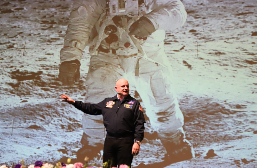  NASA astronaut Scott Kelly is seen speaking at a past Israel Space Week conference. (credit: Paz Heller)