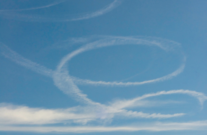  Clouds and sky trails in the air in southern Israel. (credit: MAX RICHARDSON)
