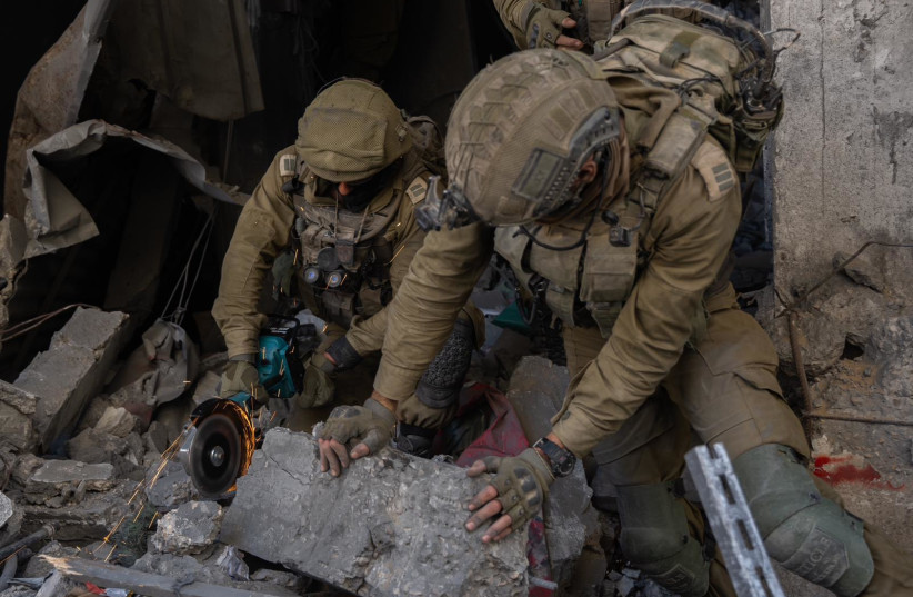 IDF troops operate in Khan Yunis, Gaza. January 27, 2024.