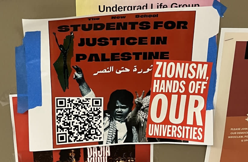  Carteles a favor de Hamás en el campus. (credit: JONATHAN TESLIN)