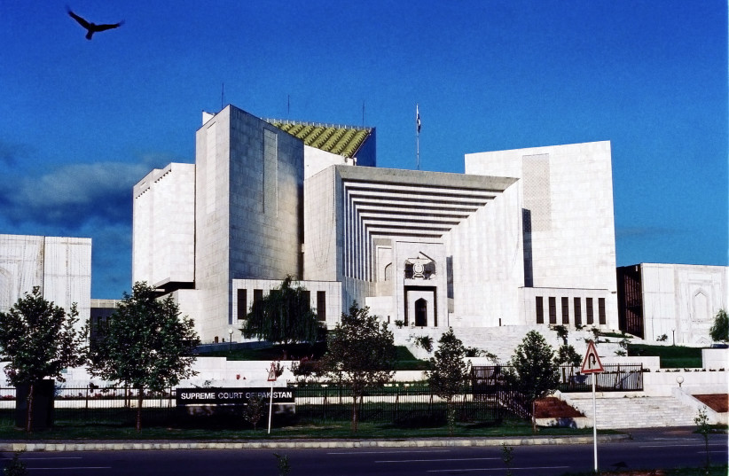  Supreme court of Pakistan, in Islamabad. (credit: Usman Ghani / CC BY-SA 3.0 https://shorturl.at/lvV08)