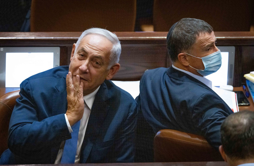  Benjamin Netanyahu and Yuli Edelstein seen at the Knesset on November 4, 2021 (credit: YONATAN SINDEL/FLASH90)