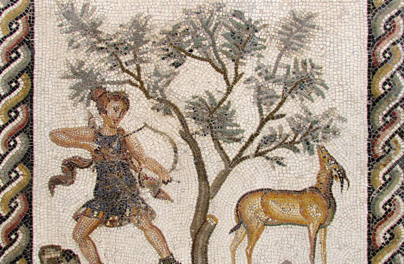  Mosaico de Diana, diosa romana de la caza, cazando una cierva. (credit: Wikimedia Commons)