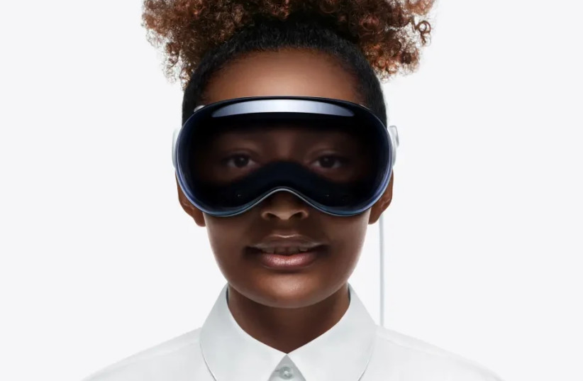  Apple VR glasses  (credit: APPLE)