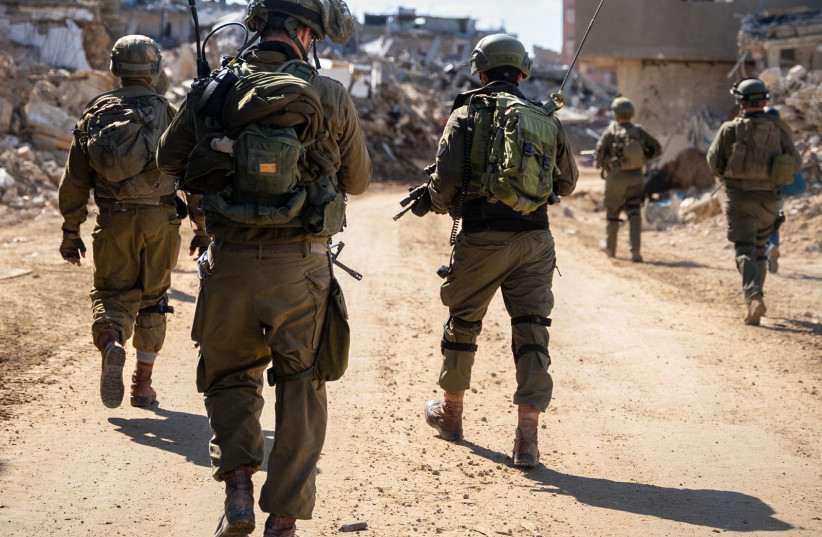 Des soldats israéliens opèrent dans la bande de Gaza, le 9 février 2024 (crédit : UNITÉ DU PORTE-PAROLE DE Tsahal)