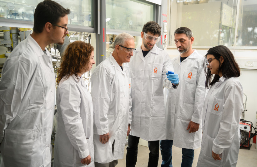  Prof. Moti Herskowitz and his lab team (credit: DANI MACHLIS/BGU)