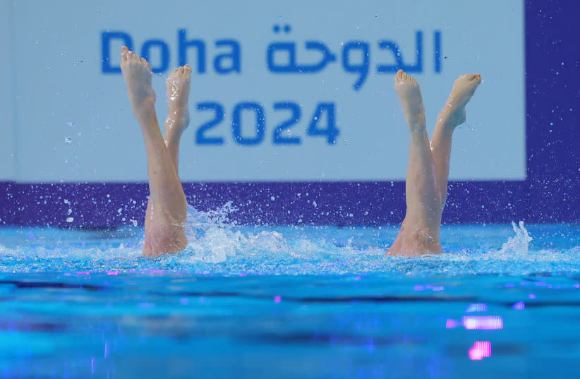  Campeonato Mundial de Natación - Aspire Dome, Doha, Qatar - 4 de febrero de 2024: Jelena Kontic e Ivan Martinovic de Serbia (credit: REUTERS/EVGENIA NOVOZHENINA)