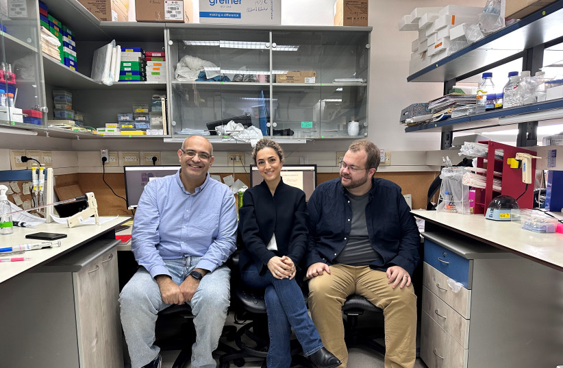  Photo, from left: Prof. Yuval Shaked, Madeleine Benguigui and Dr. Tim J. Cooper (credit: TECHNION)