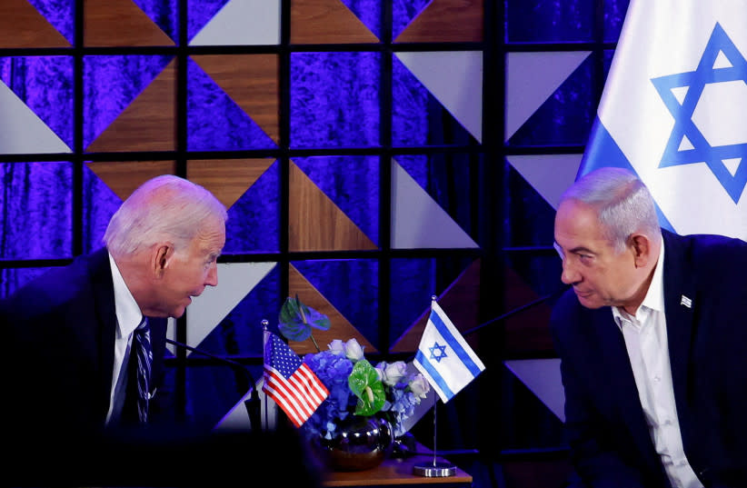 El presidente de Estados Unidos, Joe Biden, asiste a una reunión con el primer ministro israelí Benjamin Netanyahu, durante su visita a Israel en medio del conflicto continuo entre Israel y Hamás, en Tel Aviv, Israel, el 18 de octubre de 2023. (credit: EVELYN HOCKSTEIN/REUTERS)