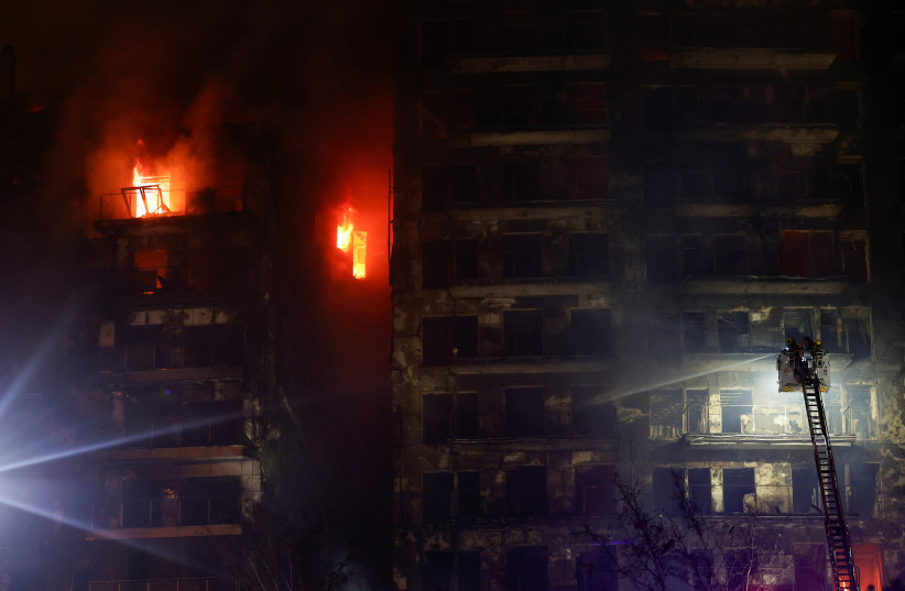  Firefighters work at the scene of a fire on an apartment building in Valencia, Spain February 22, 2024.  (credit: REUTERS/EVA MANEZ)