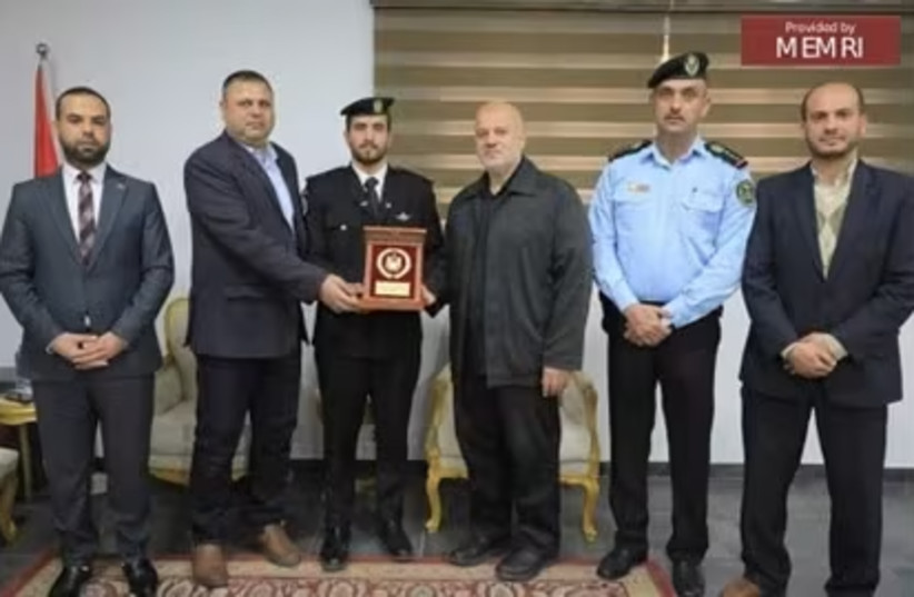 Officer Nasrallah receives a certificate of appreciation from the Undersecretary of Hamas' Interior Ministry General Nasser Maslah (ruc.edu.ps, March 13, 2023) (credit: MEMRI)