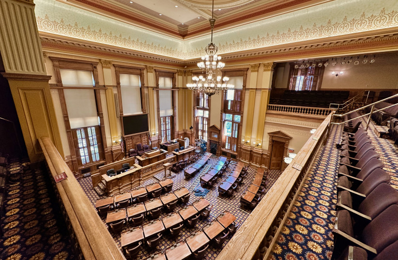  The Georgia state senate inside the Georgia State Capitol building. (credit: Harrison Keely/Wikimedia Commons)