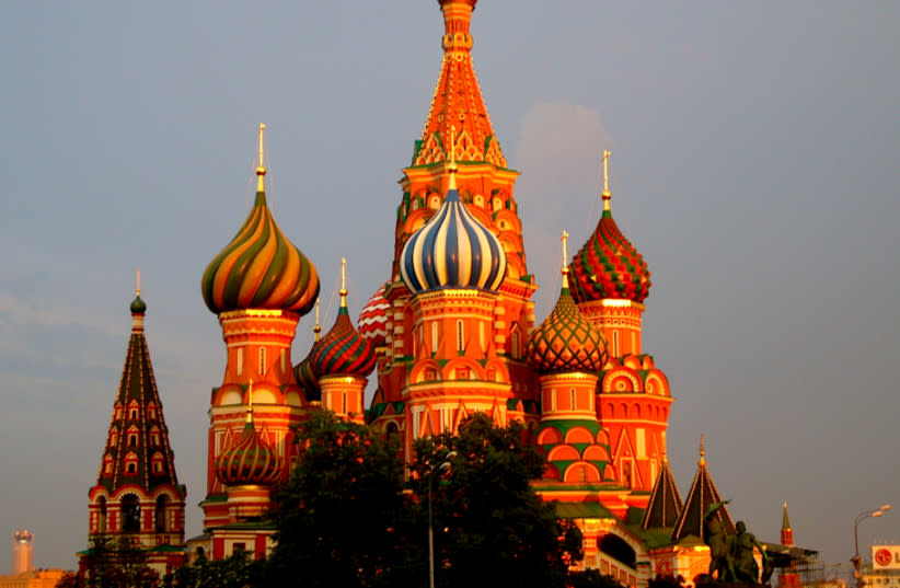  Catedral de San Basilio, Kremlin, Moscú (credit: Meghas/Wikimedia Commons)