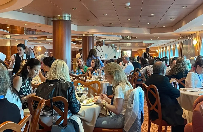   What do you wear? The most important thing is that you are comfortable. Guests on the MSC MUSICA ship (credit: Yoav Itiel)