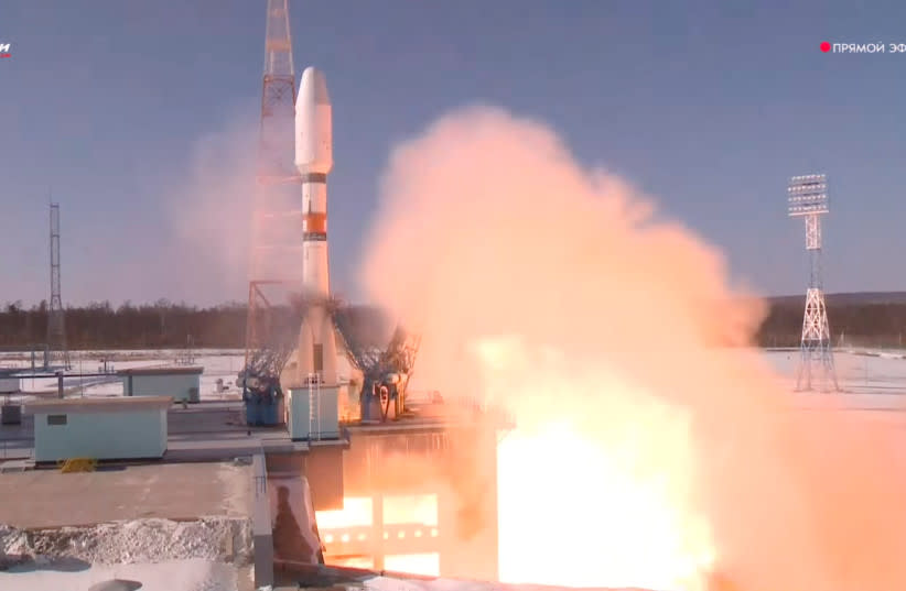  Cohete Soyuz-2.1b con nave espacial Meteor-M y 18 satélites despega de Vostochny, Rusia, el 2 de febrero. (credit: Roscosmos/Handout via REUTERS)