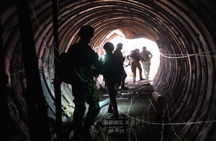  Las Fuerzas de Defensa de Israel han descubierto un túnel ''estratégico'' de cuatro kilómetros de largo y 50 metros de profundidad. (credit: IDF SPOKESPERSON UNIT)