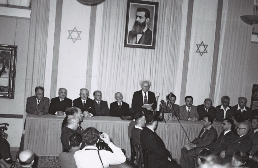 DAVID BEN-GURION lee la Declaración de Independencia del Estado de Israel en Tel Aviv el 14 de mayo de 1948. (credit: HANS PINN/GPO)