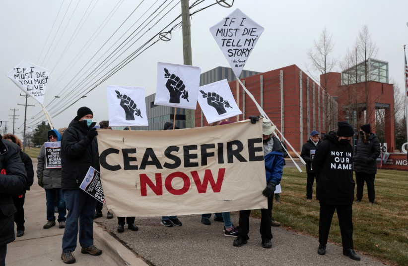  Jewish Voice For Peace members and supporters hold a rally calling for a ceasefire in Gaza outside the Zeckelman Memorial Holocaust Museum in Farmington Hills, Michigan, U.S. December 22, 2023.  (credit: REBECCA COOK/REUTERS)