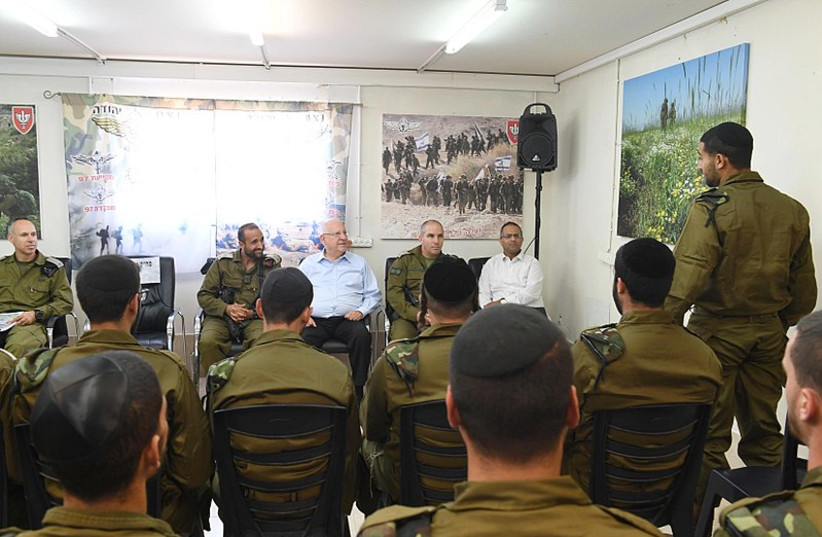  Rivlin meets with Haredi soldiers (credit: WIKIMEDIA)