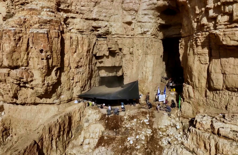  Excavaciones de la Autoridad de Antigüedades de Israel en el desierto de Judea. El público está invitado. (credit: Emil Aladjem, Israel Antiquities Authority)