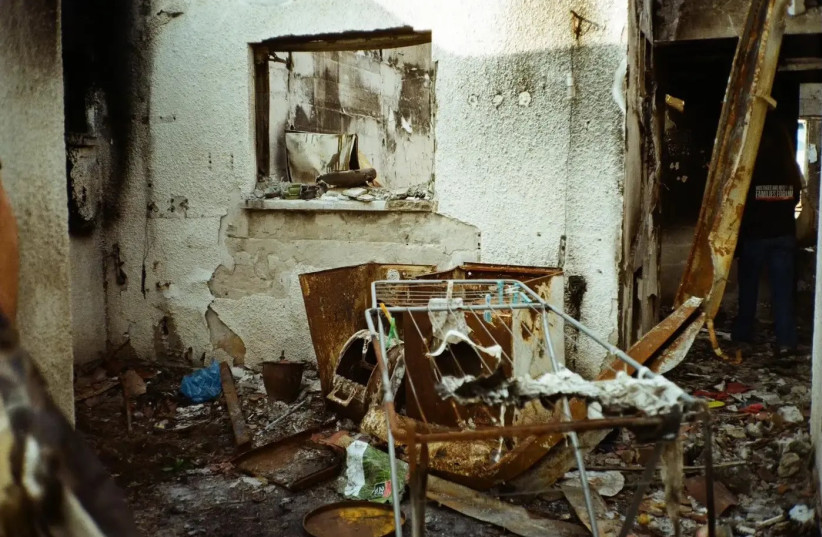 A destroyed house in Kibbutz Be'eri after the October 7th attack. (credit: ORI SELA)
