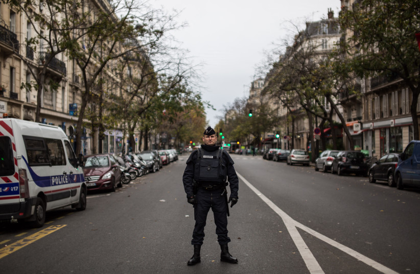  A French police officer stands guard at the Republic Square in Paris, France on November 14, 2015. (credit: Laurence Geai/Flash90)