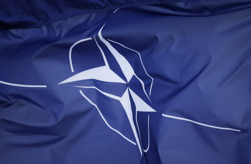  Vista de una bandera de la OTAN en el ejercicio NATO Dragon-24, que forma parte del Steadfast Defender 2024, en Korzeniewo, Polonia, el 4 de marzo de 2024. (credit: KACPER PEMPEL/REUTERS)