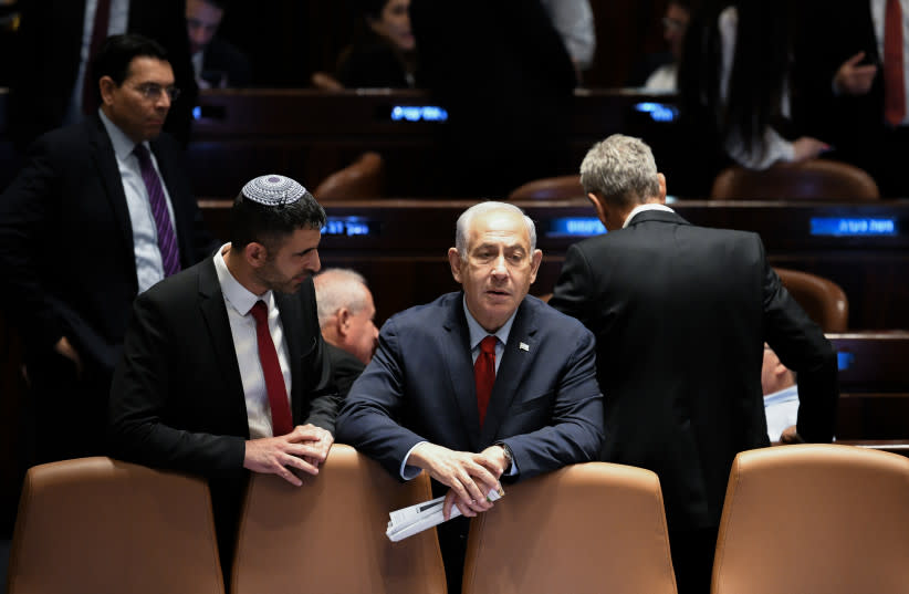  El primer ministro Benjamin Netanyahu visto durante un debate y una votación en el salón de actos de la Knesset, el parlamento israelí en Jerusalén, el 15 de mayo de 2023. (credit: Arie Leib Abrams/Flash90)