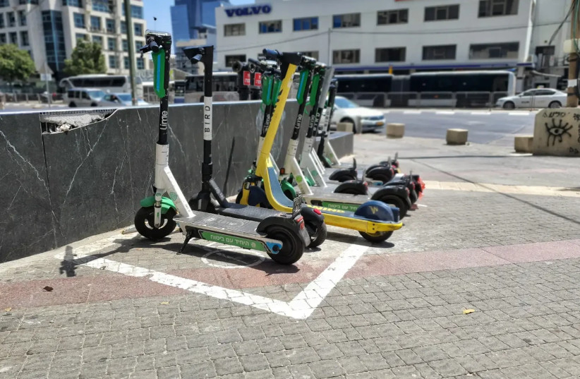   Electric scooters are less stable and dangerous to ride on a road that is not well paved / Kenan Cohen (credit: Kenan cohen)