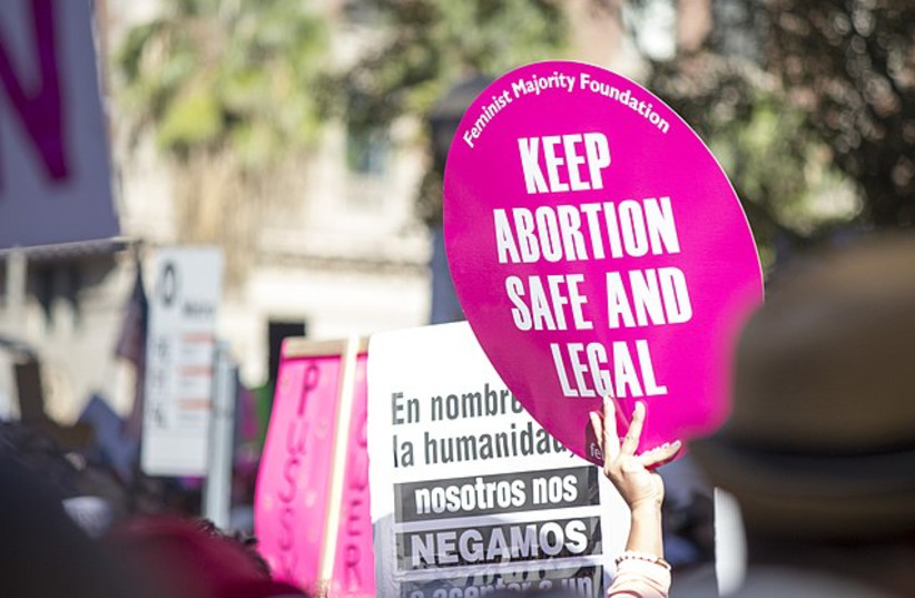  Protesters for legal abortions (credit: LARISSA PURO/CC2.0 - HTTPS://CREATIVECOMMONS.ORG/LICENSES/BY/2.0/DEED.EN)