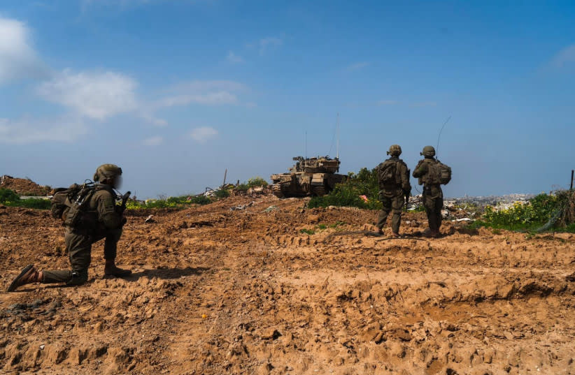  Soldados de las FDI operan en la Franja de Gaza, 9 de marzo de 2024 (credit: IDF SPOKESMAN’S UNIT)