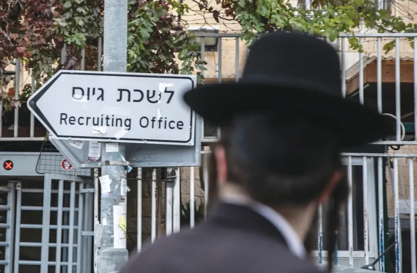  Haredim at a recruiting office (credit: OLIVIER FITOUSSI/FLASH90)
