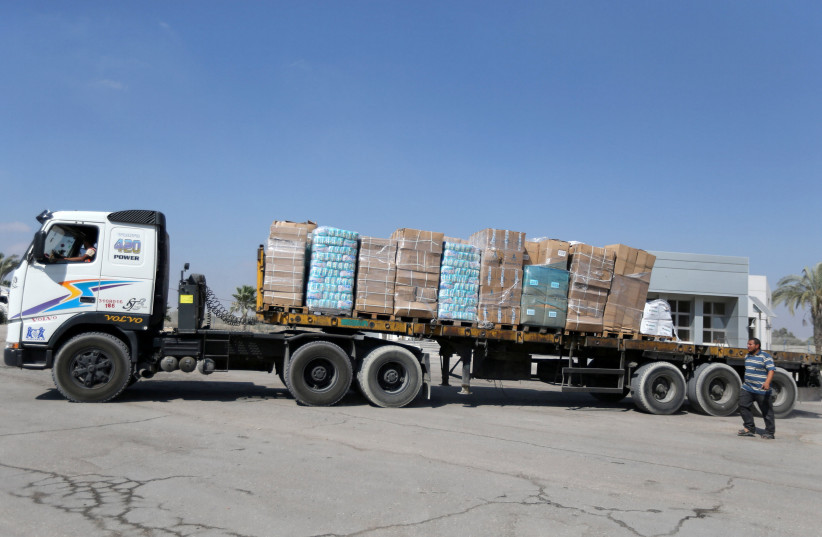  Turkish aid shipments arrive in the Gaza Strip at Kerem Shalom crossing between Israel and southern Gaza Strip July 4, 2016. (credit:  REUTERS/Ibraheem Abu Mustafa)