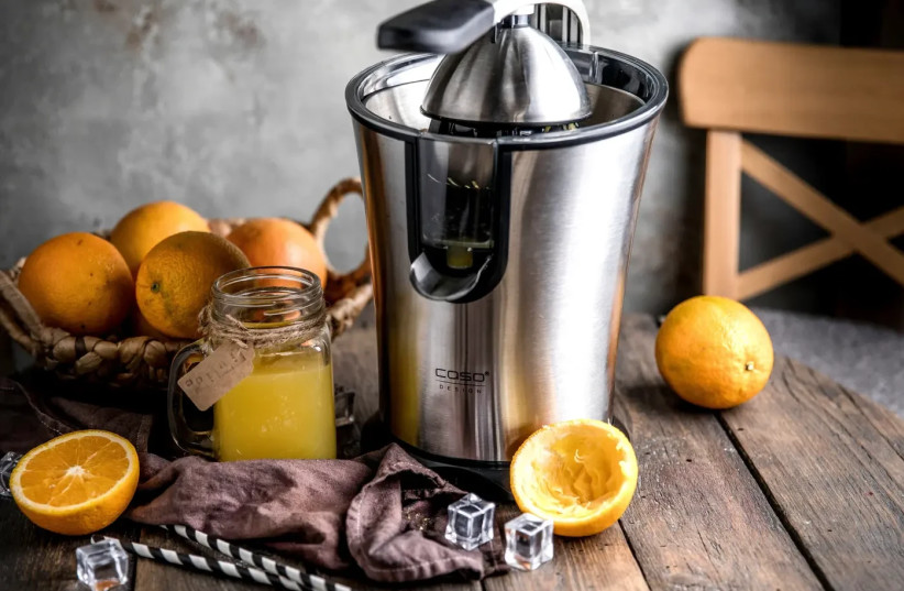   Caso brand citrus fruit juicer, price: NIS 399   (credit: PR)