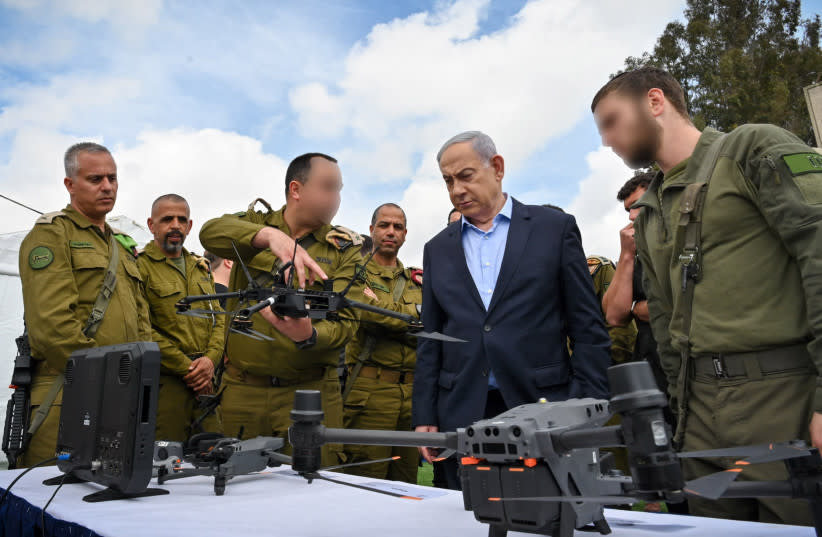 El Primer Ministro Benjamin Netanyahu se reúne con soldados de las FDI el 14 de marzo de 2024 (credit: PRIME MINISTER'S OFFICE)