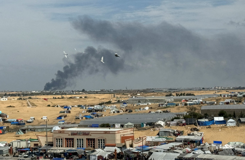  Smoke rises during an Israeli ground operation in Khan Younis, amid the ongoing conflict between Israel and the Palestinian Islamist group Hamas, as seen from a tent camp sheltering displaced Palestinians in Rafah, in the southern Gaza Strip March 14, 2024. (credit:  REUTERS/Bassam Masoud TPX IMAGES OF THE DAY)