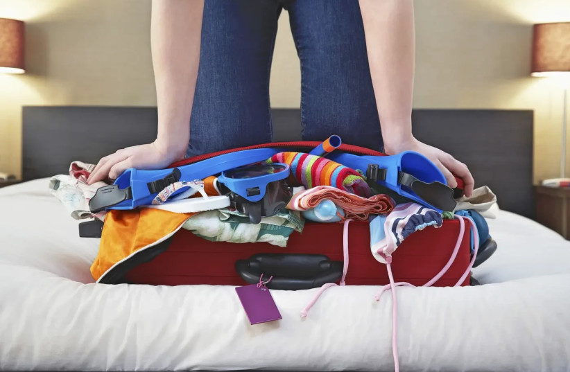   Buying another suitcase or paying for excess weight? This article is for you /  (credit: SHUTTERSTOCK)